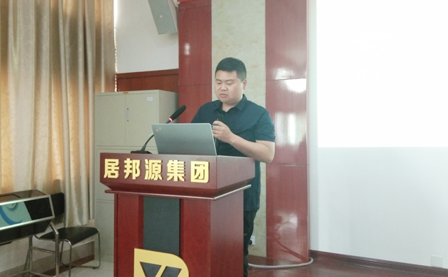 公司王淑龍經理分享成功案例,提倡要敢於突破習慣的思維(wéi)方式,細心觀察和揣摩市場,做出異乎尋常的決定,才能有一(yī)份驚喜(xǐ)的收獲。 公司王淑龍經理分享成功案例,提倡要敢於突破習慣的思維方式,細心觀察和揣摩市場,做出異乎尋常的決定,才能有一份驚(jīng)喜的收獲。