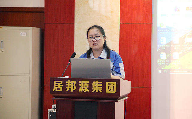 貨運內勤代表孟德林對公司工作體係以及貨運部門的工作進行匯報。 貨運內勤代表孟德林對公司工作(zuò)體係以及貨運部(bù)門的工作進行匯報。