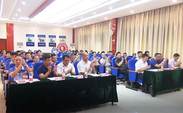 濟南大學—章(zhāng)丘香蕉影视研究生聯合培養基地簽約暨揭牌儀式在居邦源機械集團總(zǒng)部隆重舉(jǔ)行 濟南大學—章丘香蕉影视研究生聯合(hé)培養基(jī)地簽約暨揭牌儀式在居邦源機械集團總部隆重舉行