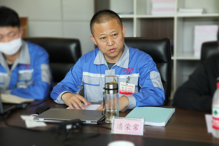 “氣力(lì)輸送連續供料關鍵設(shè)備”科技成果評價會在章丘香蕉影视隆重舉行 “氣(qì)力輸送連(lián)續供料關鍵設備”科技成果評價會在(zài)章丘(qiū)香蕉影视隆重舉行