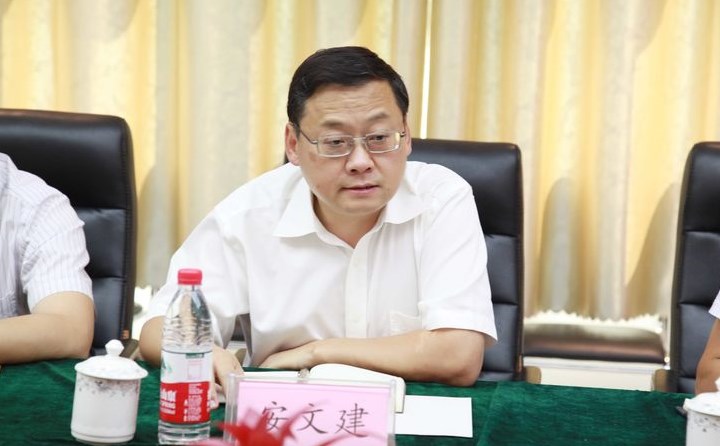 省工業和(hé)信(xìn)息化廳黨組成員、副廳長安文建 省工業和(hé)信息化廳(tīng)黨組成員、副(fù)廳長安文建