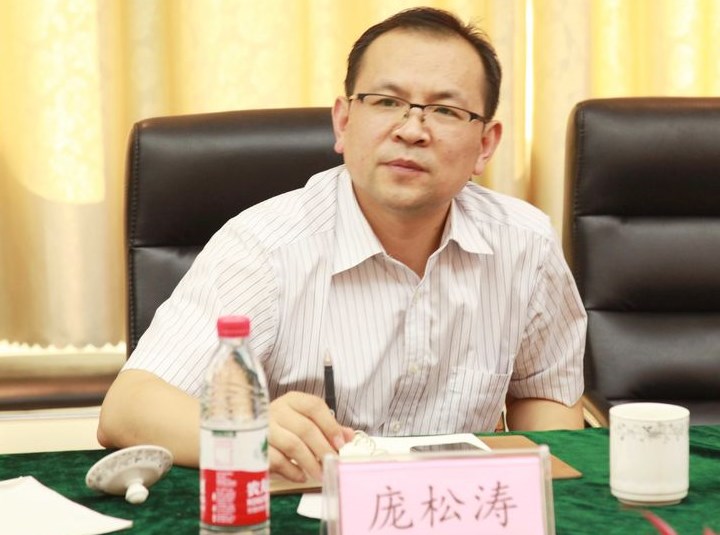 省工業和信息化廳非公有製經濟(中小(xiǎo)企業)發展(zhǎn)處處長龐鬆(sōng)濤 省工業和信息化廳非公有製(zhì)經濟(中小企業(yè))發展處處長龐鬆濤