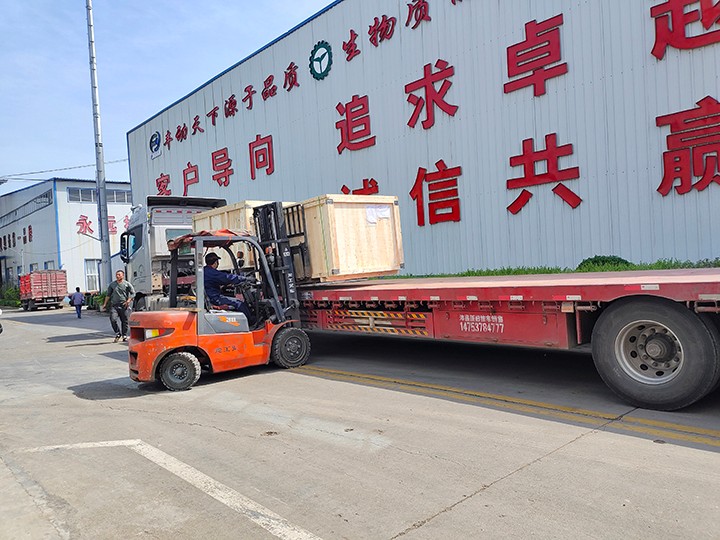 香蕉影视機械(xiè)羅茨鼓風機發貨出口到印尼 圖片(piàn)關鍵詞