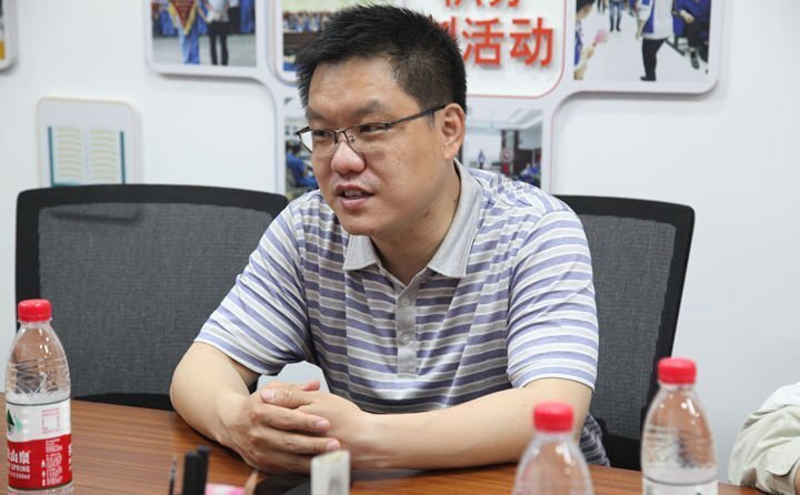 爭做社區“好幫手”、群眾“貼心人” 爭做(zuò)社區“好幫手”、群眾“貼心人”
