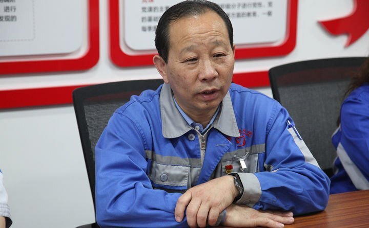 爭做社(shè)區“好幫手”、群眾“貼心人(rén)” 爭做社區“好幫手”、群眾“貼心人”
